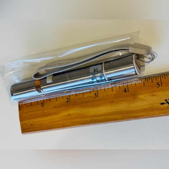 Cat Laser Toy NWOT Kitten Feline toys Silver handheld laser device  exercise toy - Picture 7 of 12